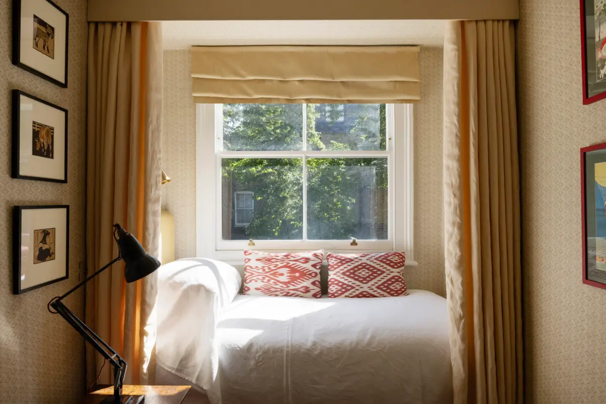 An Elegant and Serene Two-Bedroom Apartment in Notting Hill 8 two-bedroom-apartment-london