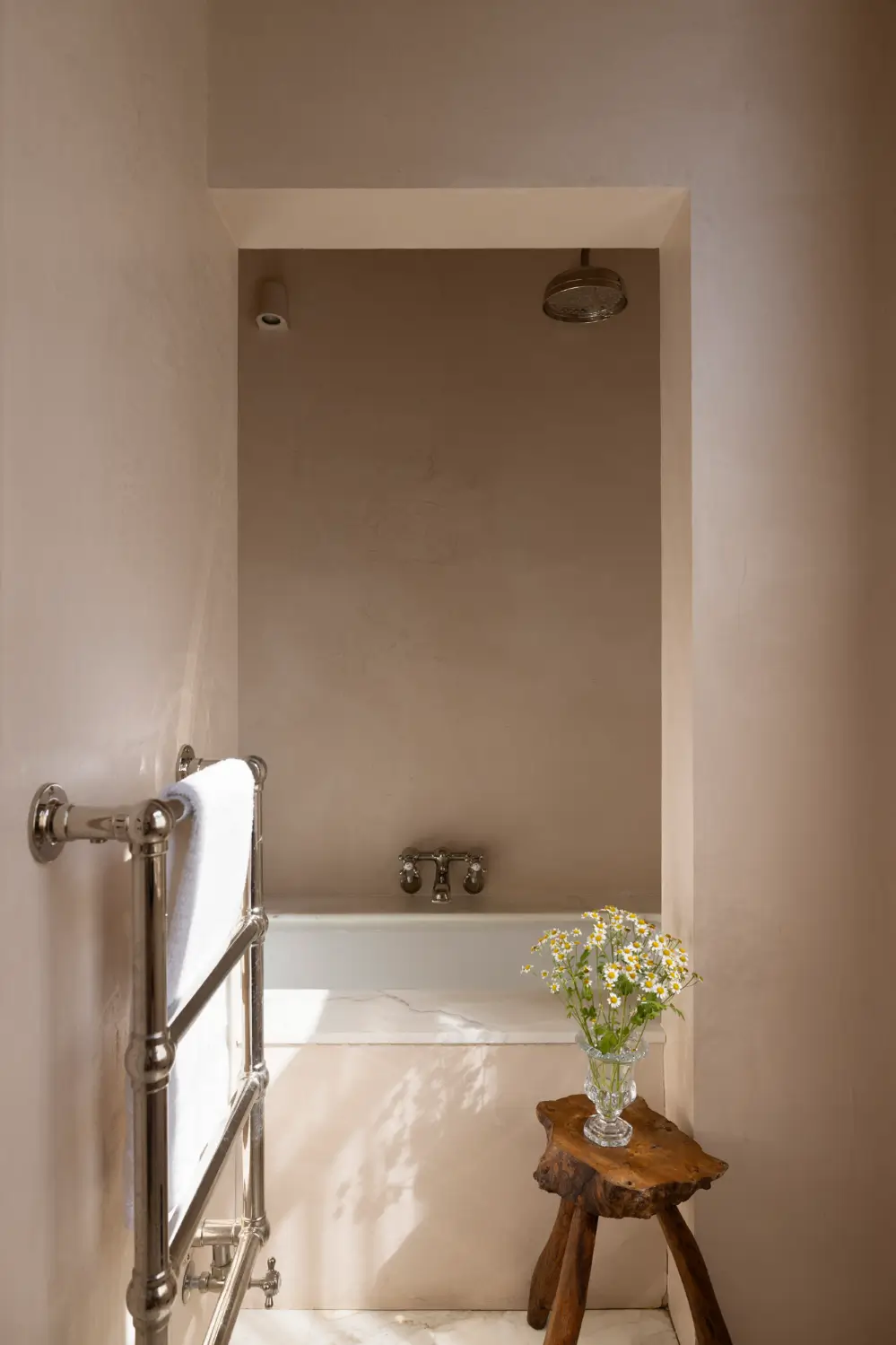 An Elegant and Serene Two-Bedroom Apartment in Notting Hill 9 two-bedroom-apartment-london