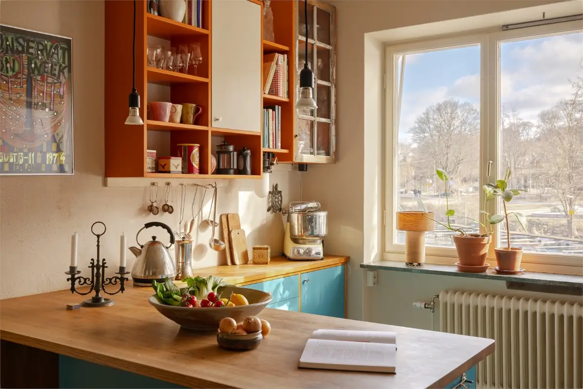 Vibrant Colors in a Spacious 1940s Apartment in Stockholm 11 vibrant-colors-midcentury-apartment-stockholm-nordroom