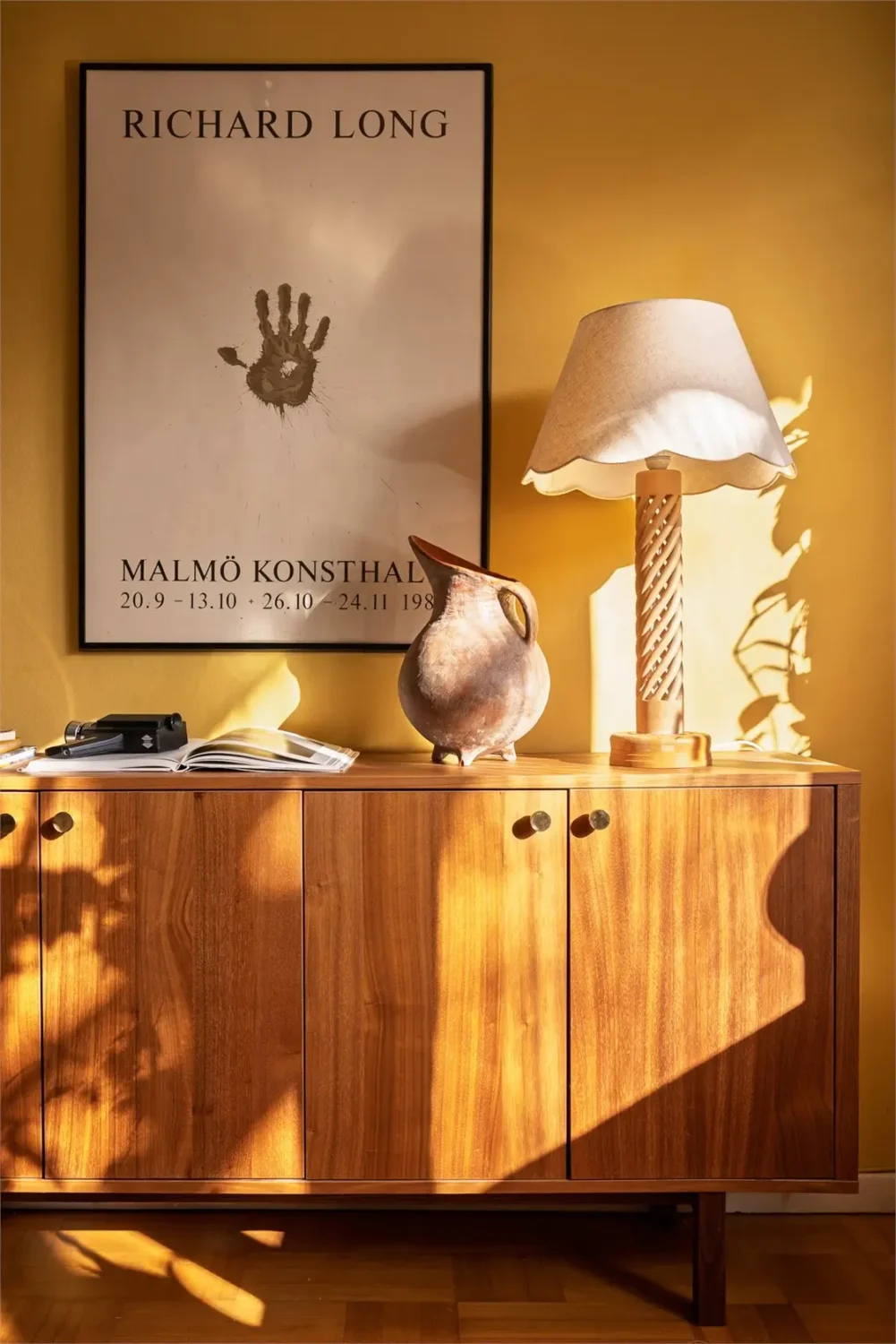 Vibrant Colors in a Spacious 1940s Apartment in Stockholm 3 vibrant-colors-midcentury-apartment-stockholm-nordroom
