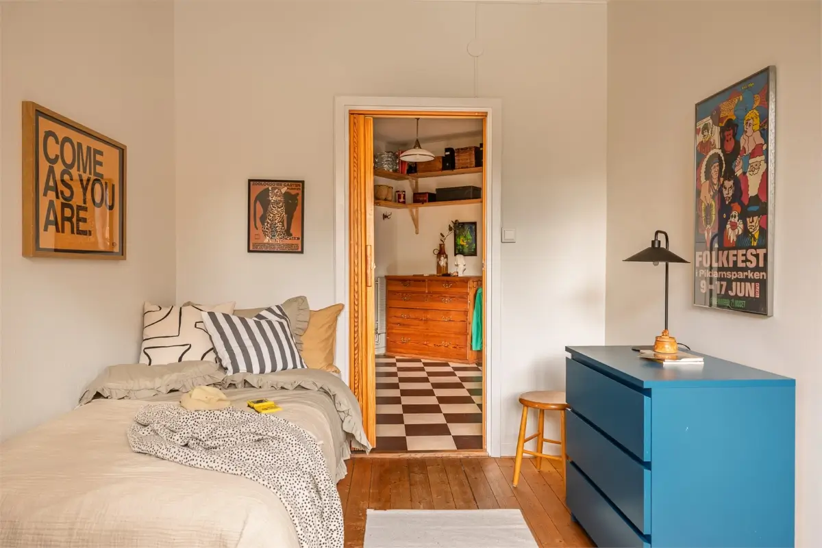 Vibrant Colors in a Spacious 1940s Apartment in Stockholm 30 vibrant-colors-midcentury-apartment-stockholm-nordroom