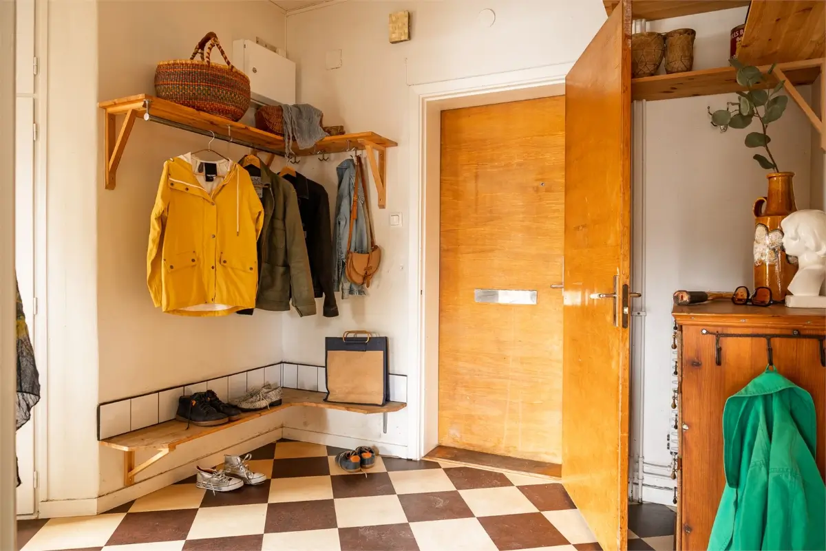 Vibrant Colors in a Spacious 1940s Apartment in Stockholm 33 vibrant-colors-midcentury-apartment-stockholm-nordroom