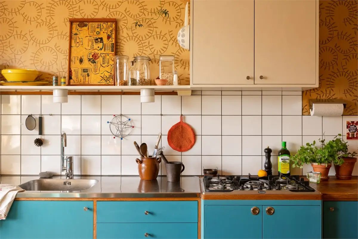 Vibrant Colors in a Spacious 1940s Apartment in Stockholm 13 vibrant-colors-midcentury-apartment-stockholm-nordroom