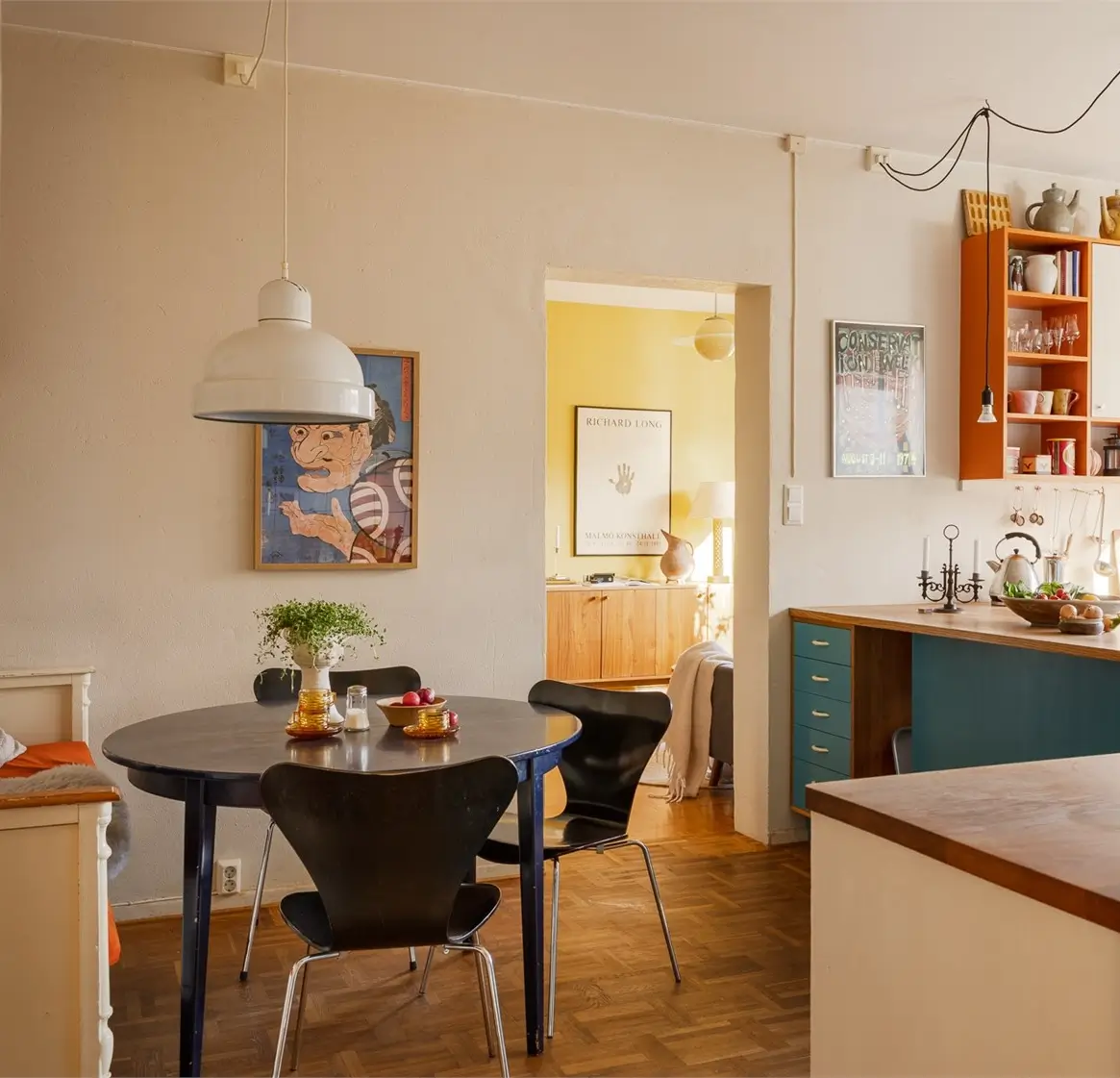 Vibrant Colors in a Spacious 1940s Apartment in Stockholm 17 vibrant-colors-midcentury-apartment-stockholm-nordroom