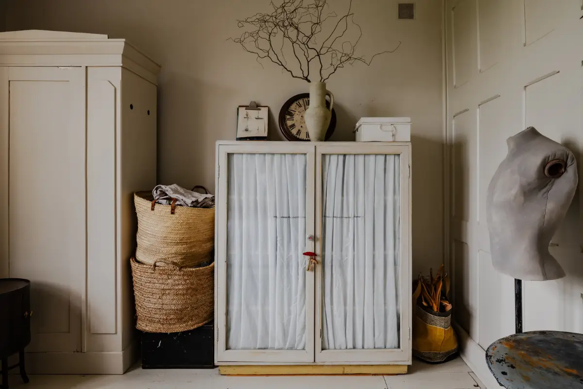 Natural Materials and Cozy Spaces in a 19th-Century Tudor-Gothic Country House 15 19th-century-english-country-house-tudor-gothic-style