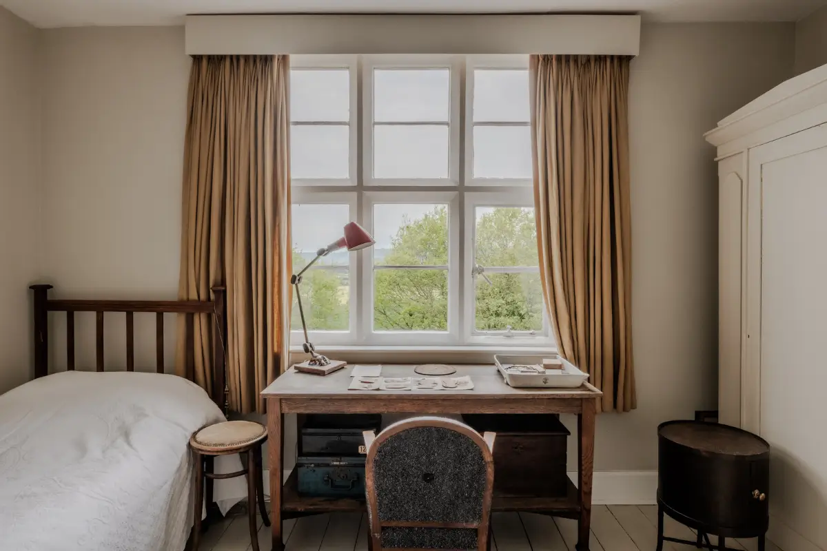 Natural Materials and Cozy Spaces in a 19th-Century Tudor-Gothic Country House 14 19th-century-english-country-house-tudor-gothic-style