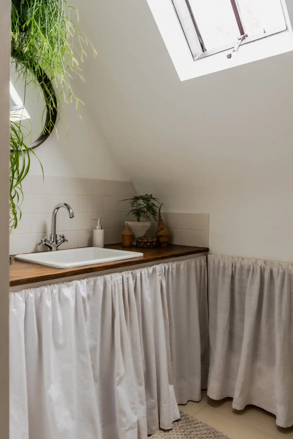 Natural Materials and Cozy Spaces in a 19th-Century Tudor-Gothic Country House 24 19th-century-english-country-house-tudor-gothic-style