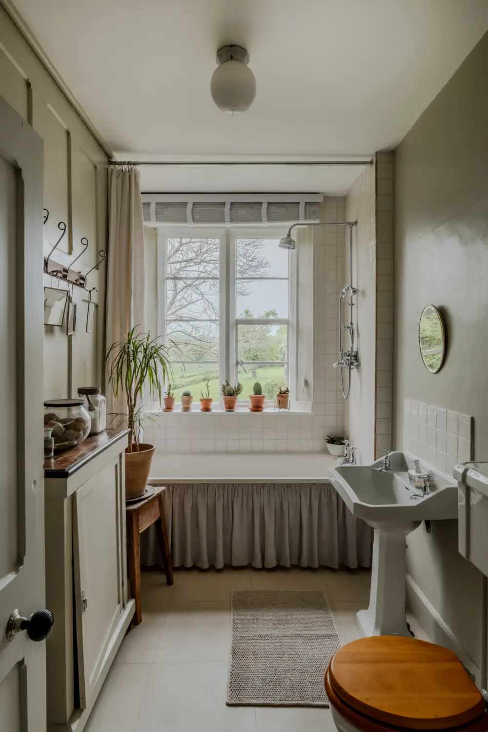 Natural Materials and Cozy Spaces in a 19th-Century Tudor-Gothic Country House 18 19th-century-english-country-house-tudor-gothic-style