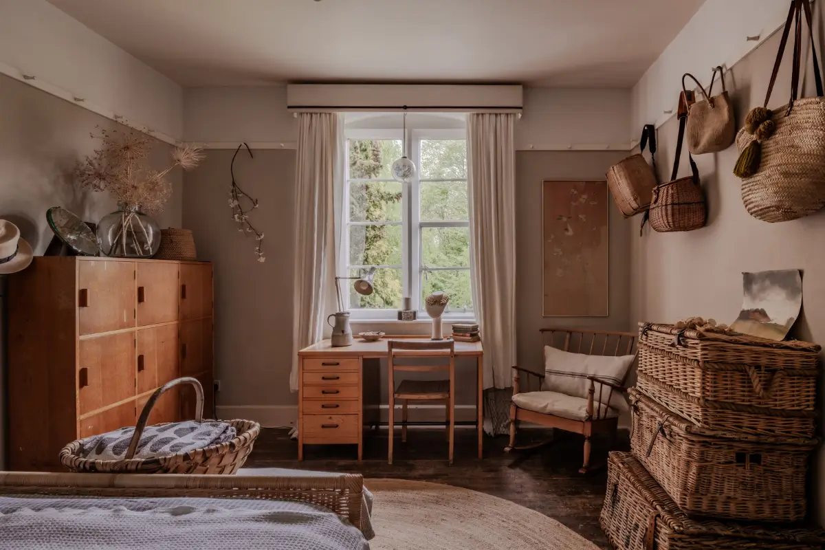 Natural Materials and Cozy Spaces in a 19th-Century Tudor-Gothic Country House 13 19th-century-english-country-house-tudor-gothic-style