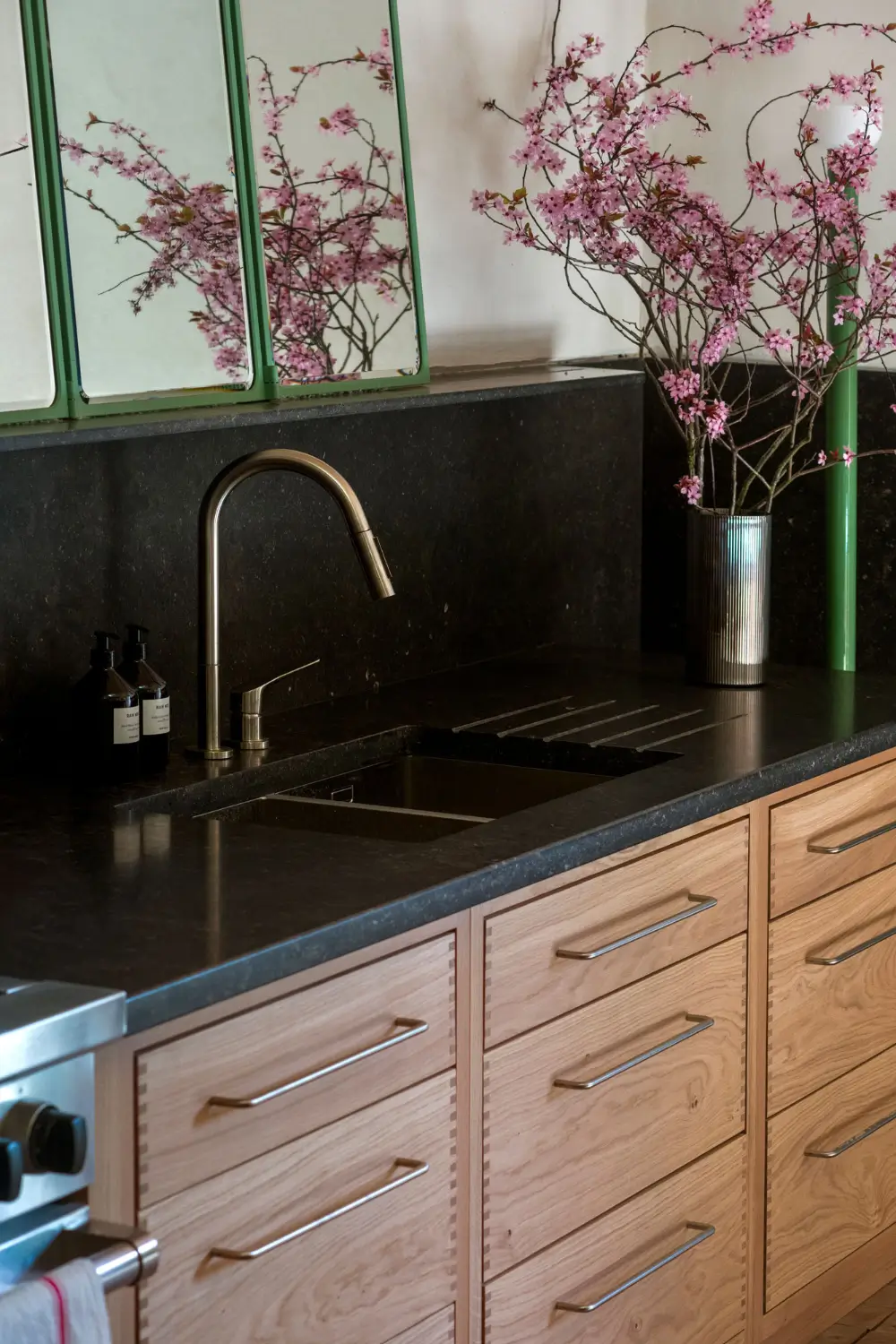 Inside Jay Osgerby’s Bespoke Barn Kitchen by Inglis Hall 6 Jay-Osgerby-Timber-Framed-Inglis-Hall-kitchen-nordroom