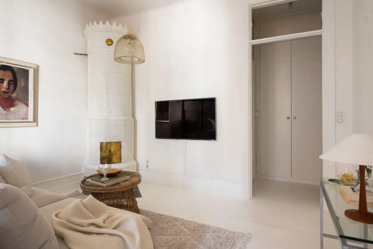 An Elegant Stockholm Apartment Blends Modern Elements with Period Features 22 bright-studio-apartment-industrial-glass-room-divider-lush-balcony