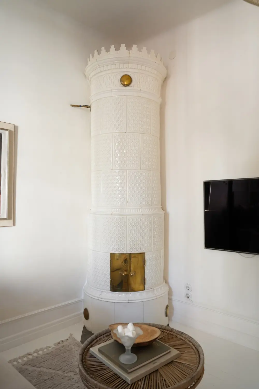 An Elegant Stockholm Apartment Blends Modern Elements with Period Features 23 bright-studio-apartment-industrial-glass-room-divider-lush-balcony