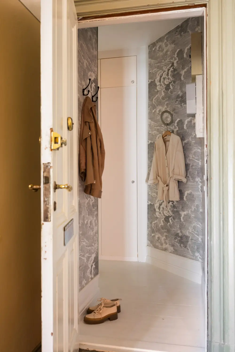 An Elegant Stockholm Apartment Blends Modern Elements with Period Features 32 bright-studio-apartment-industrial-glass-room-divider-lush-balcony