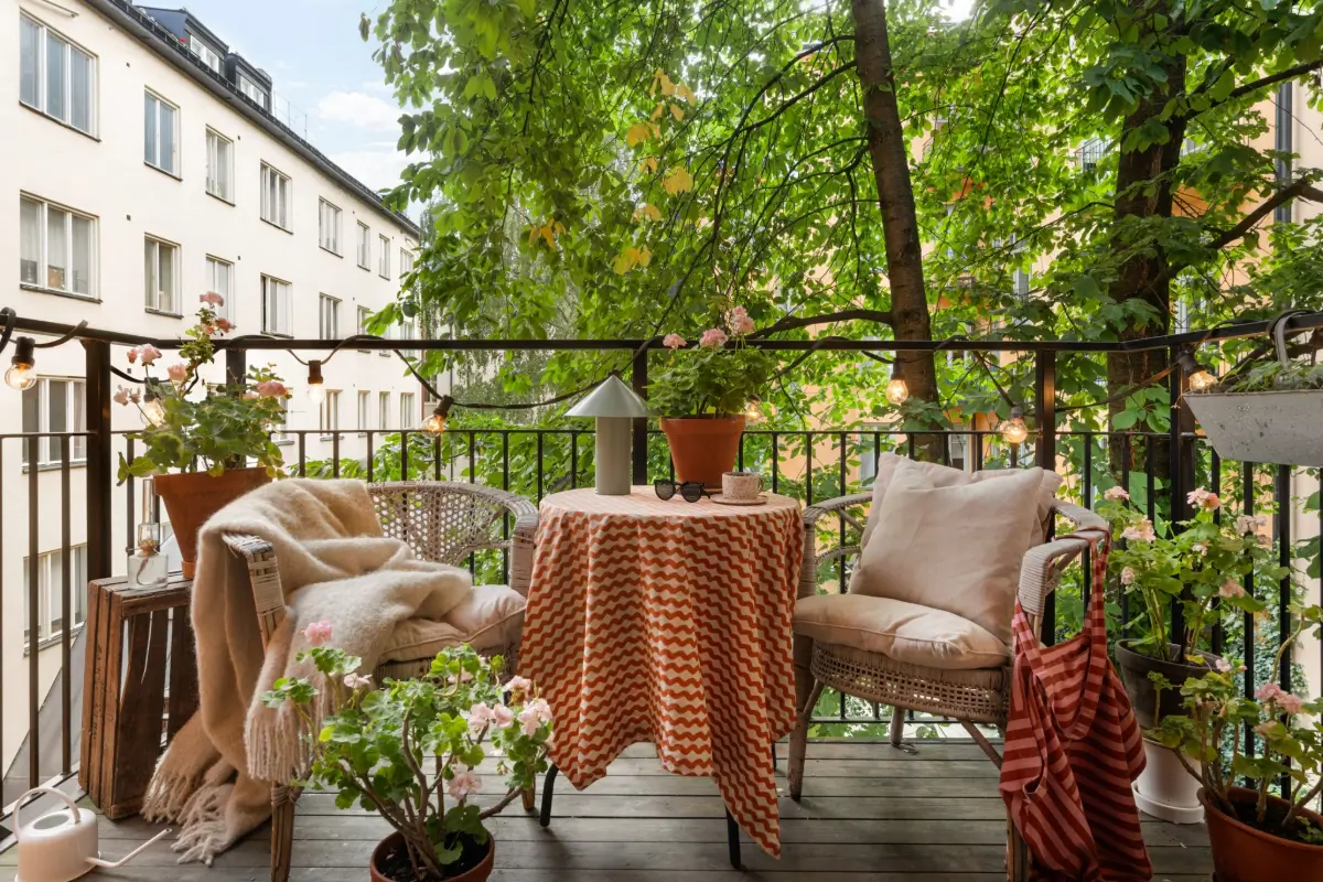 An Elegant Stockholm Apartment Blends Modern Elements with Period Features 18 bright-studio-apartment-industrial-glass-room-divider-lush-balcony