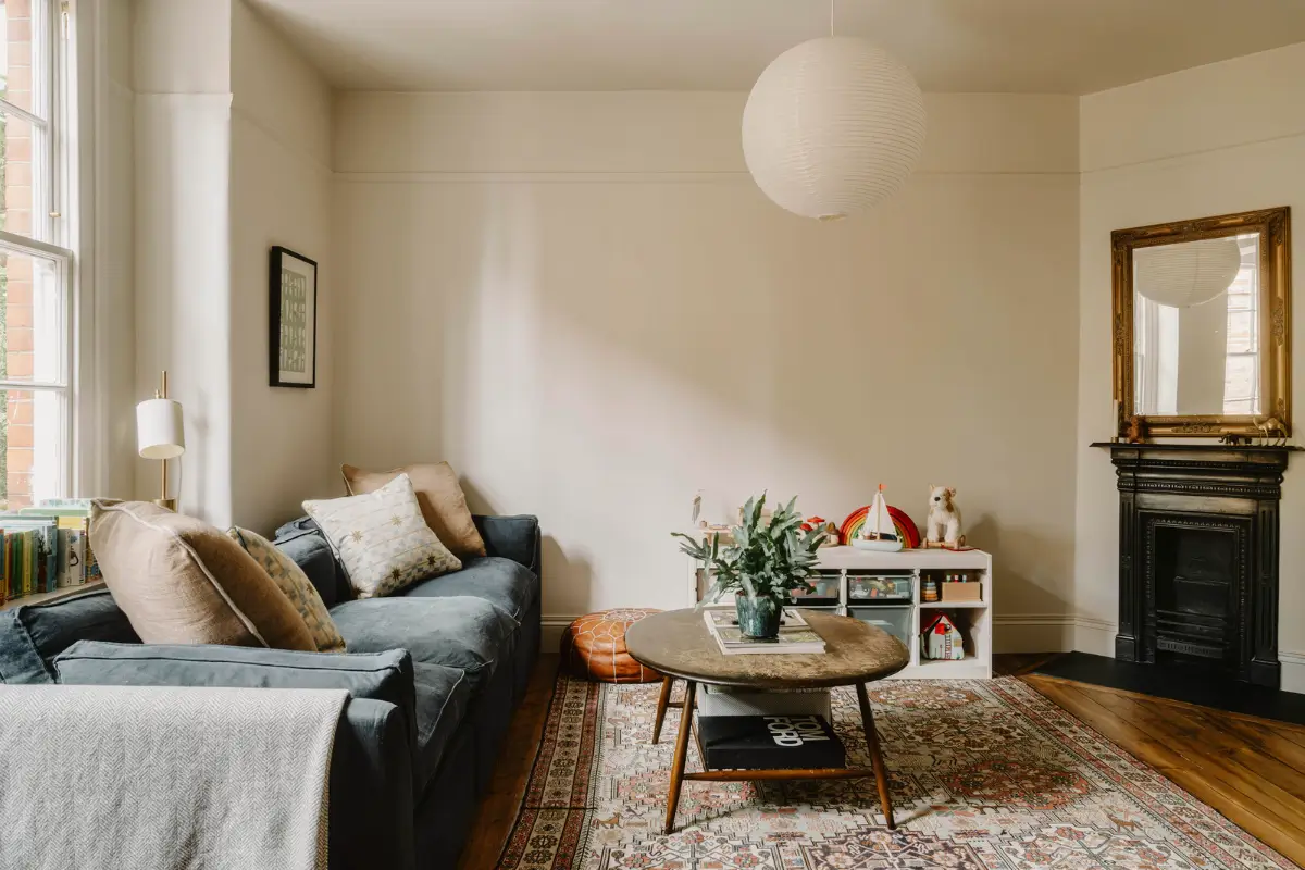A Serene Two-Bedroom Victorian Apartment Overlooking Arnold Circus 3 calm-color-palette-two-bedroom-victorian-apartment-london