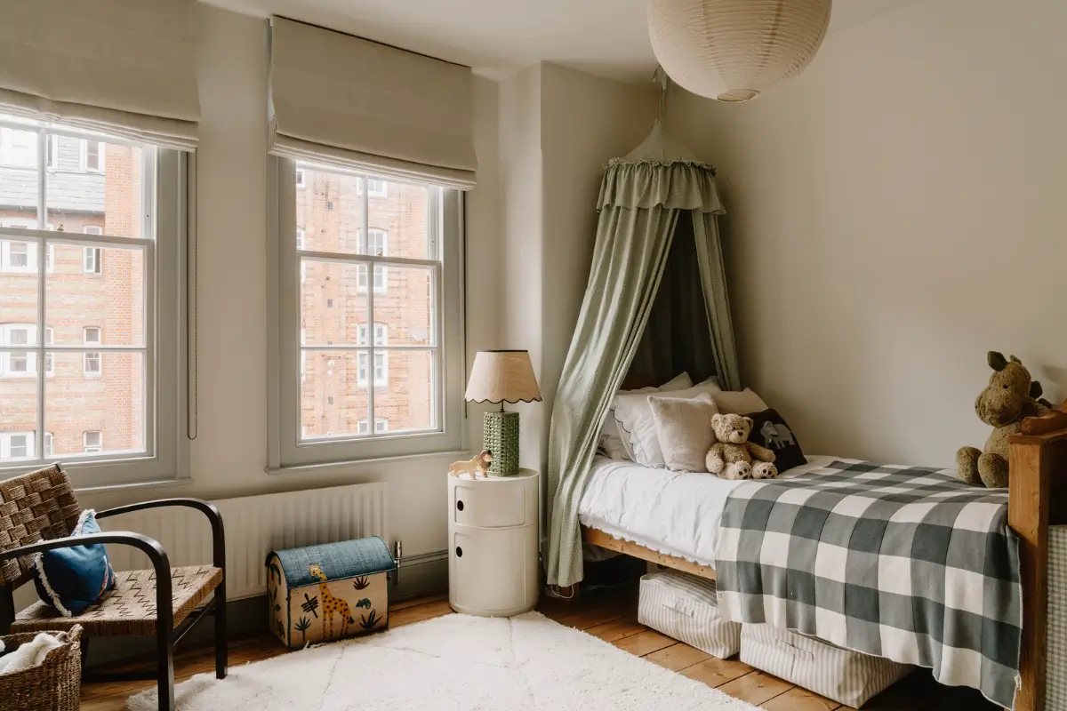 A Serene Two-Bedroom Victorian Apartment Overlooking Arnold Circus 17 calm-color-palette-two-bedroom-victorian-apartment-london