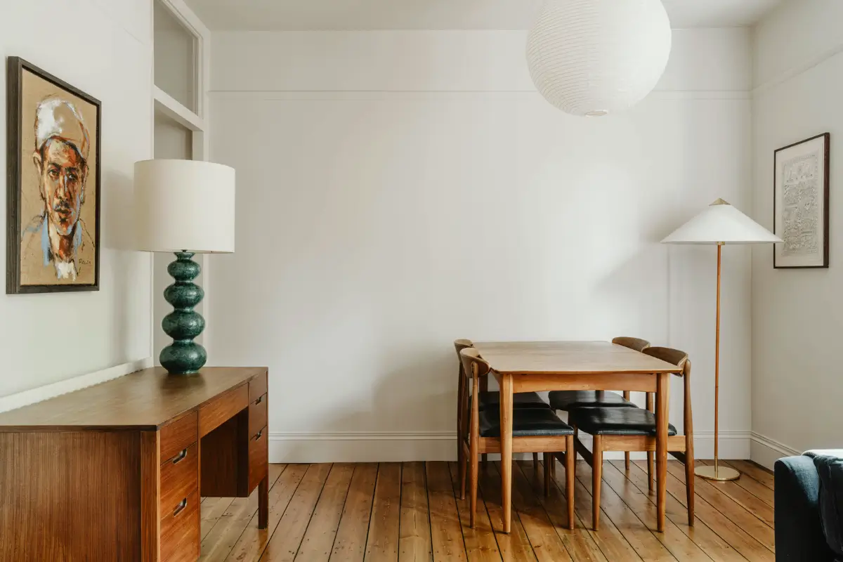 A Serene Two-Bedroom Victorian Apartment Overlooking Arnold Circus 6 calm-color-palette-two-bedroom-victorian-apartment-london
