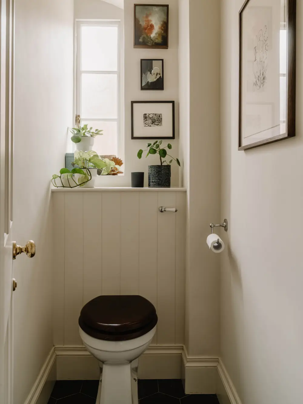 A Serene Two-Bedroom Victorian Apartment Overlooking Arnold Circus 22 calm-color-palette-two-bedroom-victorian-apartment-london