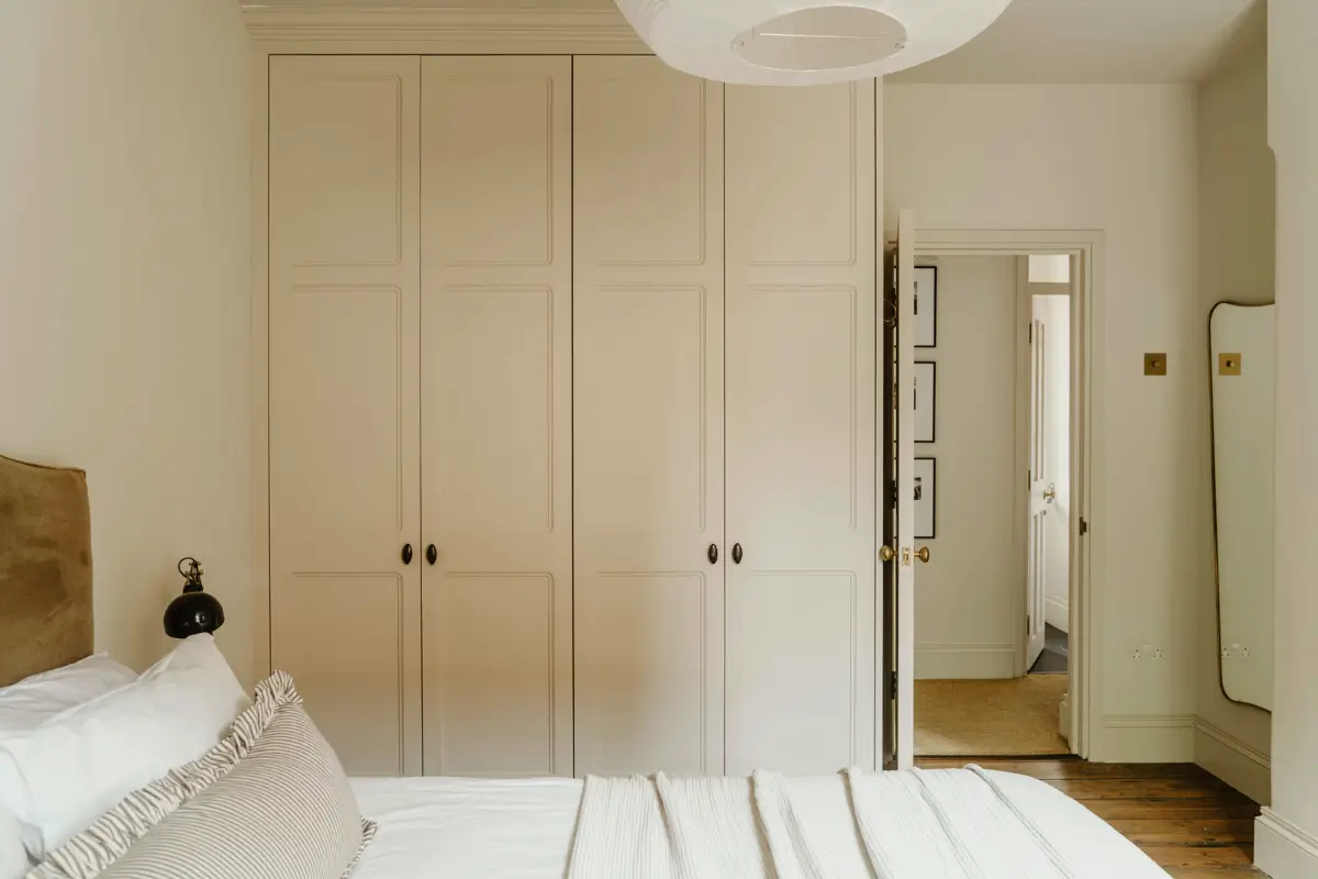 A Serene Two-Bedroom Victorian Apartment Overlooking Arnold Circus 15 calm-color-palette-two-bedroom-victorian-apartment-london