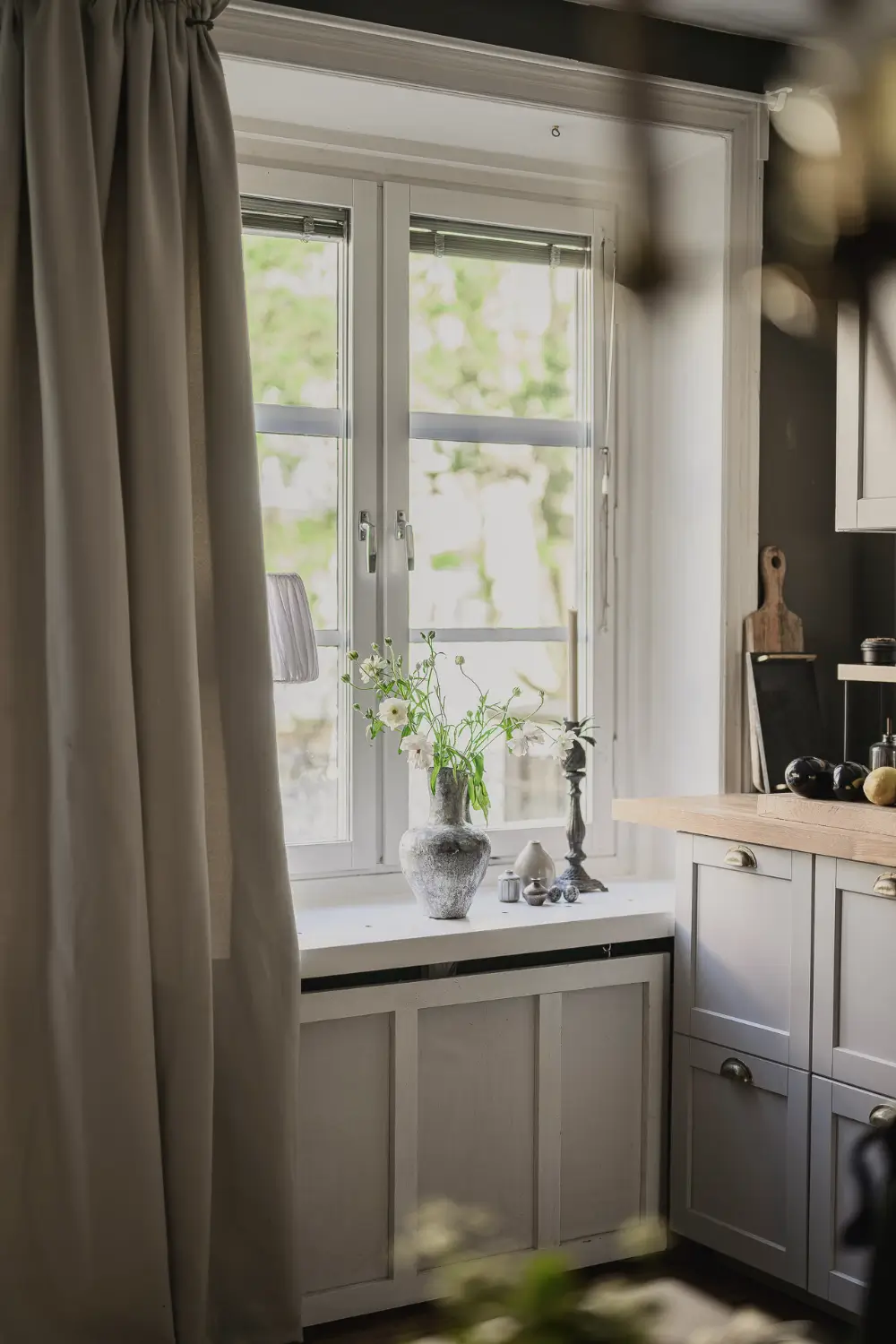 A Serene Palette and a Glass Framed Wall in a Swedish Apartment 6 charming-light-filled-ground-floor-apartment-sweden-nordroom