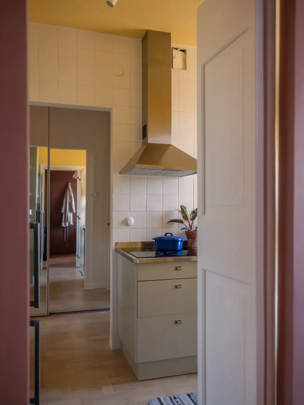 A 1940s Apartment Decorated in Pink and Yellow Hues 20 colorful-1940s-apartment-stockholm-nordroom