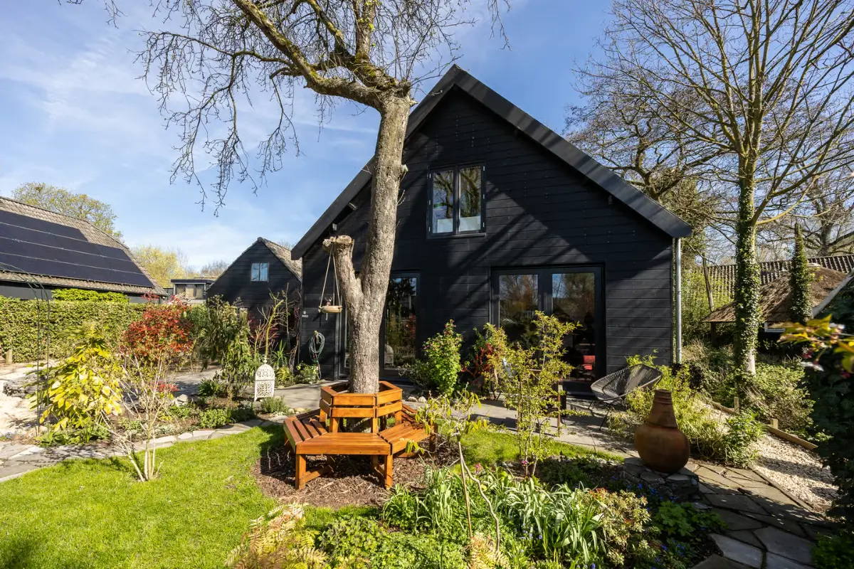 A Colorful, Bohemian Home in a Former Military Barracks near Utrecht 31 colorful-bohemian-interiors-converted-military-barracks-netherlands-nordroom