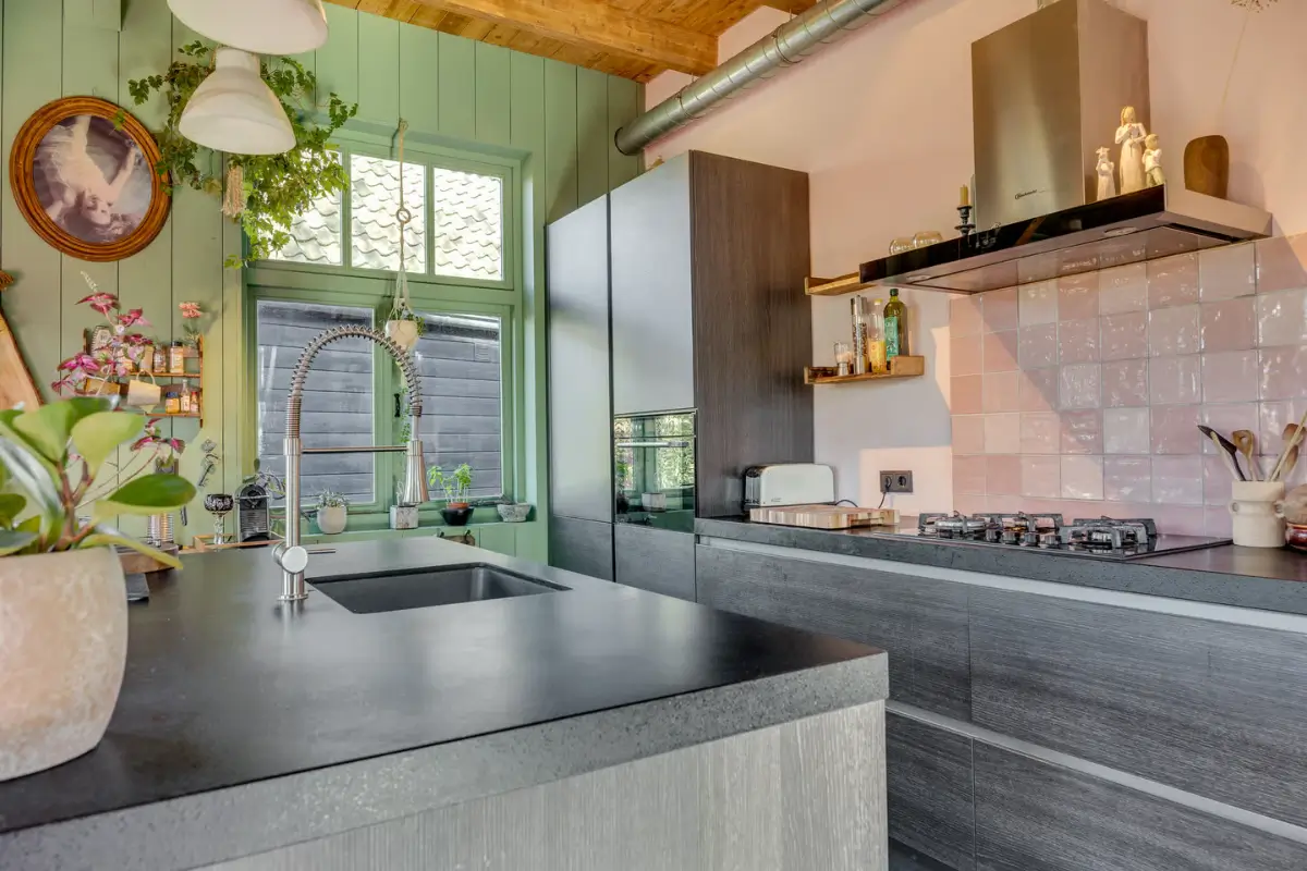 A Colorful, Bohemian Home in a Former Military Barracks near Utrecht 13 colorful-bohemian-interiors-converted-military-barracks-netherlands-nordroom