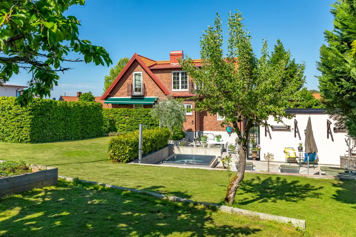 Antiques, Josef Frank Patterns, and Colorful Art in a Light Swedish Villa 33 colorful-home-west-coast-sweden-nordroom
