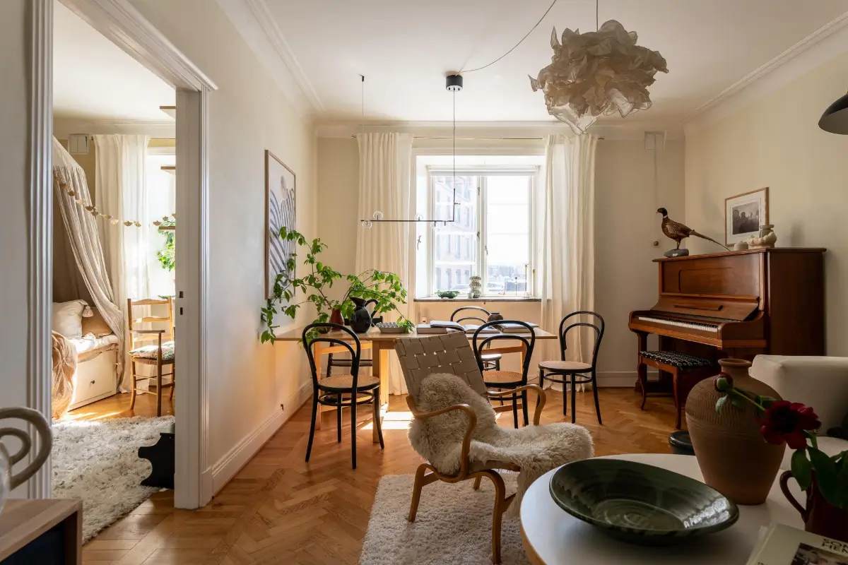 Striped Wallpaper and 1930s Character in a Swedish Apartment 1 cozy-ground-floor-apartment-striped-wallpaper-nordroom