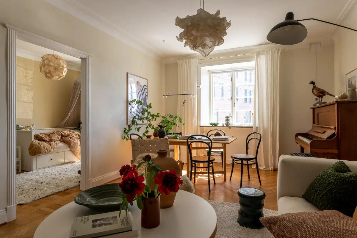 Striped Wallpaper and 1930s Character in a Swedish Apartment 7 cozy-ground-floor-apartment-striped-wallpaper-nordroom