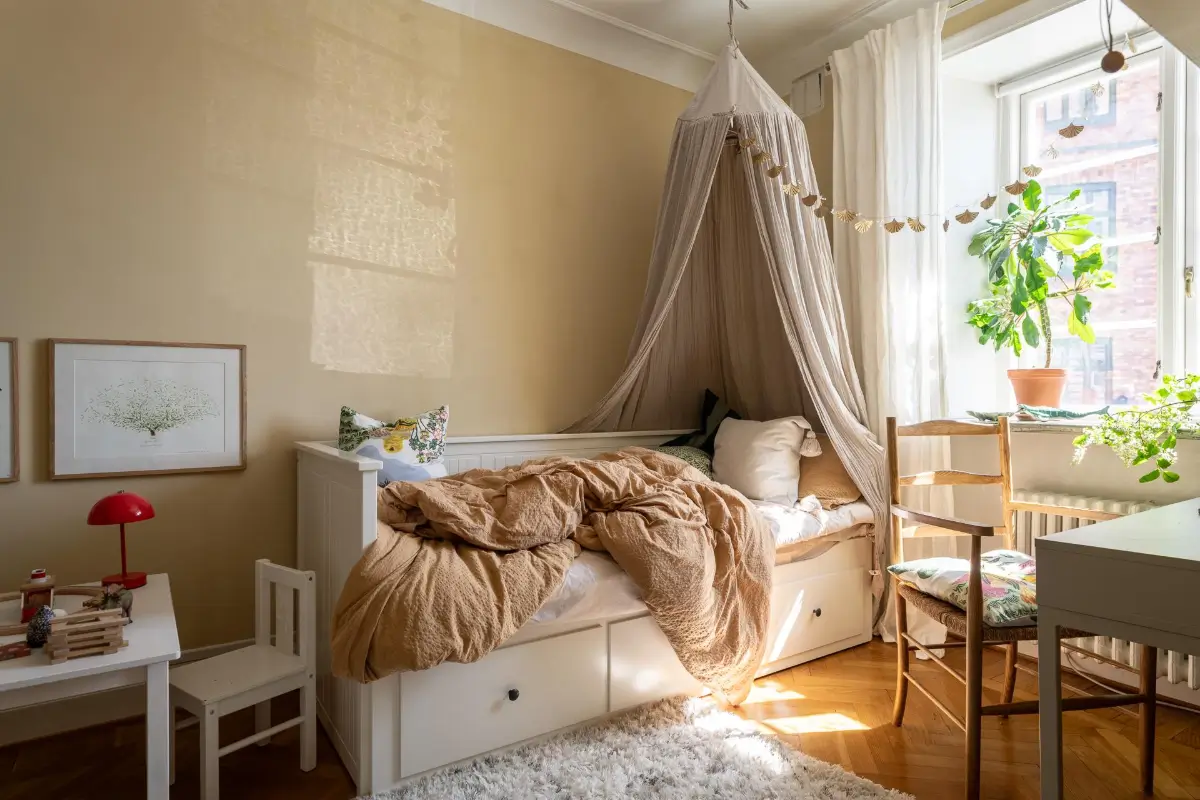 Striped Wallpaper and 1930s Character in a Swedish Apartment 10 cozy-ground-floor-apartment-striped-wallpaper-nordroom