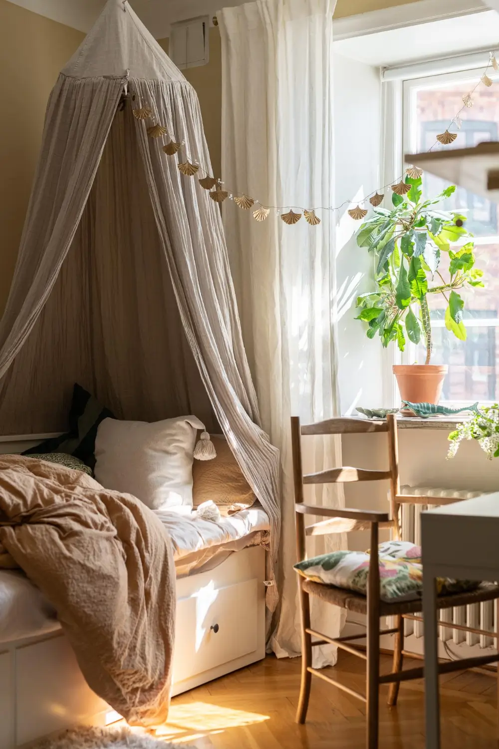 Striped Wallpaper and 1930s Character in a Swedish Apartment 11 cozy-ground-floor-apartment-striped-wallpaper-nordroom