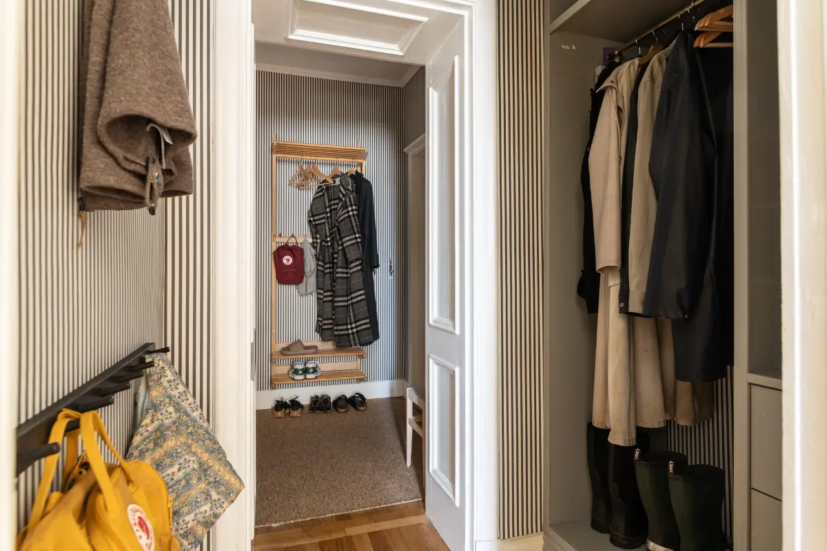 Striped Wallpaper and 1930s Character in a Swedish Apartment 37 cozy-ground-floor-apartment-striped-wallpaper-nordroom
