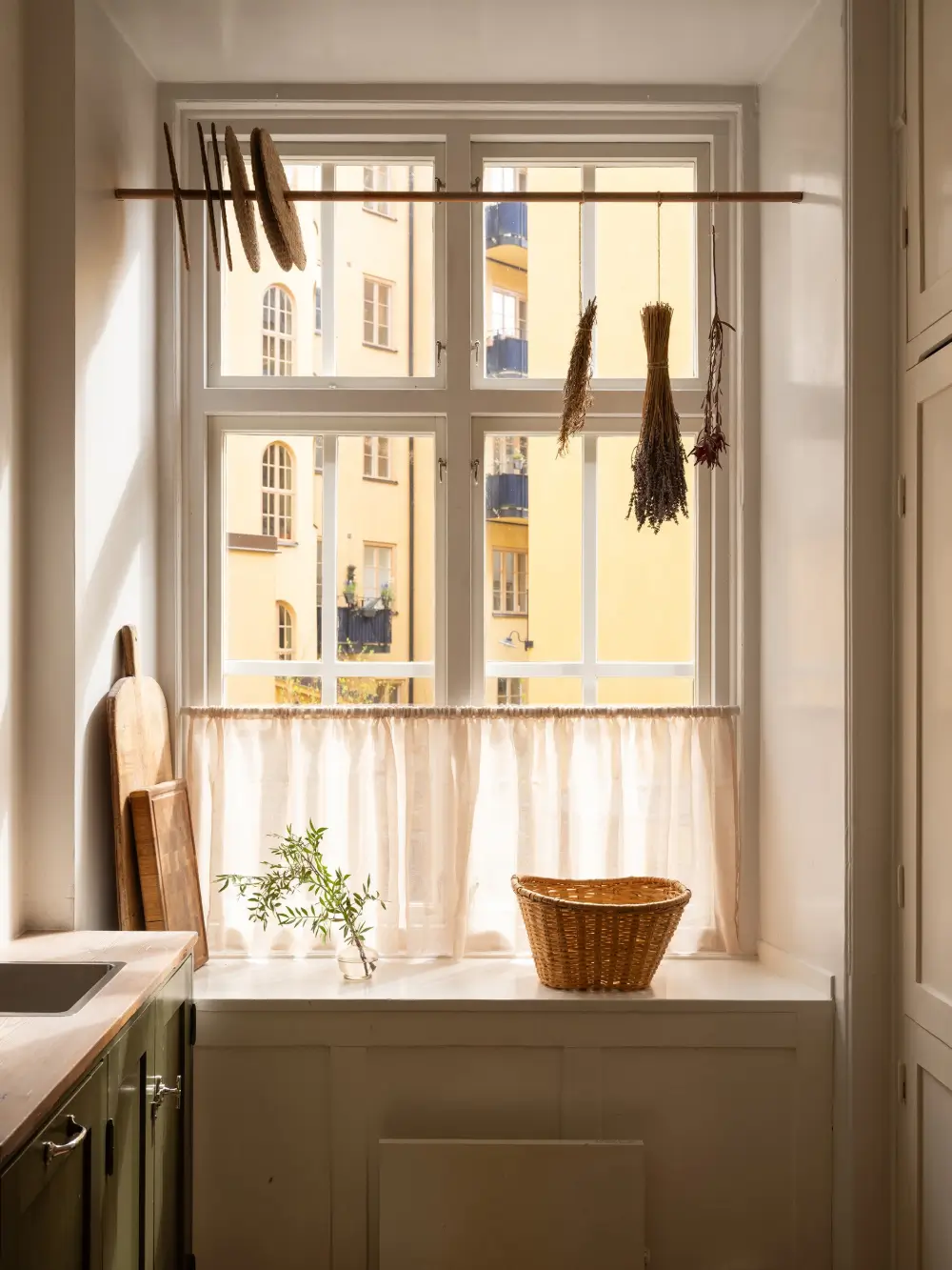 Dark Oiled Floorboards and Muted Tones Turn This Apartment Into a Warm Home 9 cozy-stockholm-apartment-green-accents-nordroom