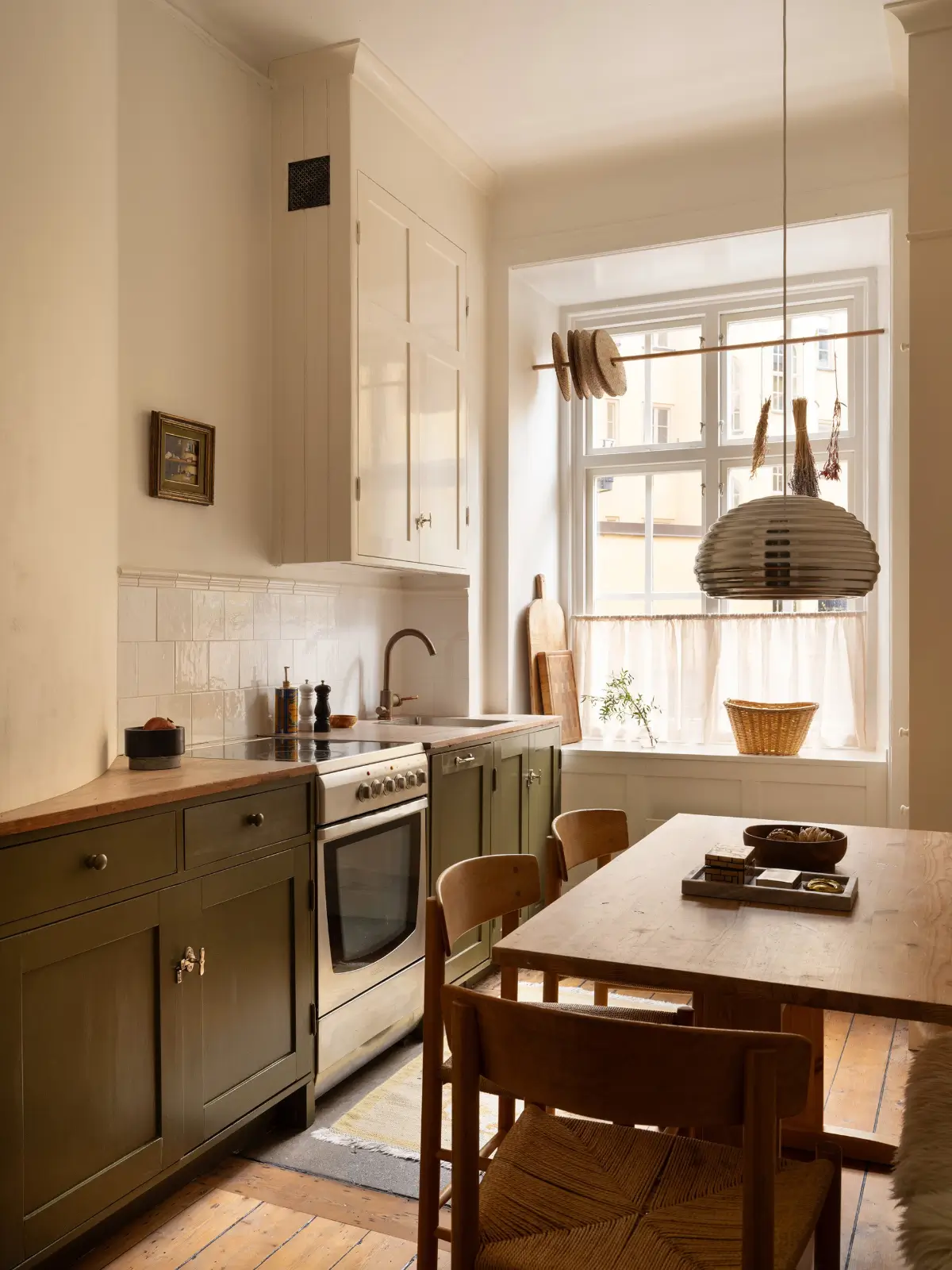 cozy-stockholm-apartment-green-accents-nordroom
