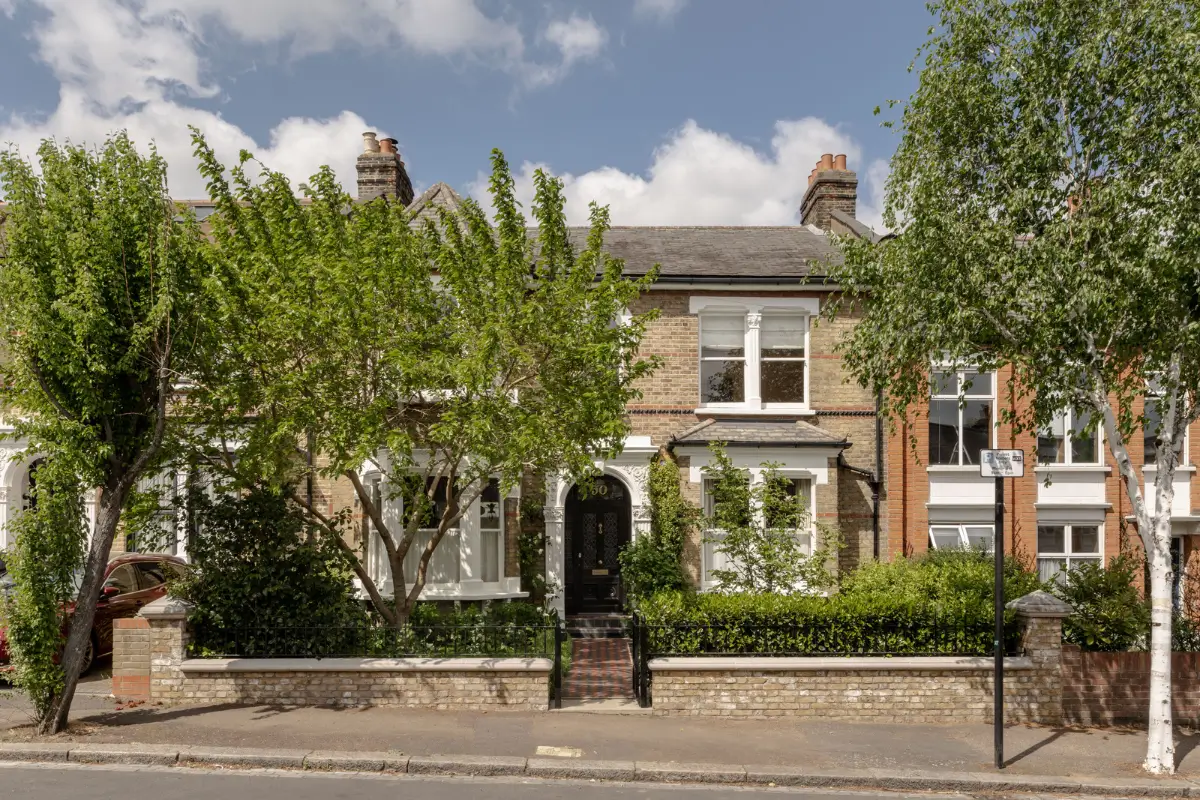 A Light Palette and Restored Elements in a Double-Fronted Victorian House 1 double-fronted-victorian-house-east-london-nordroom