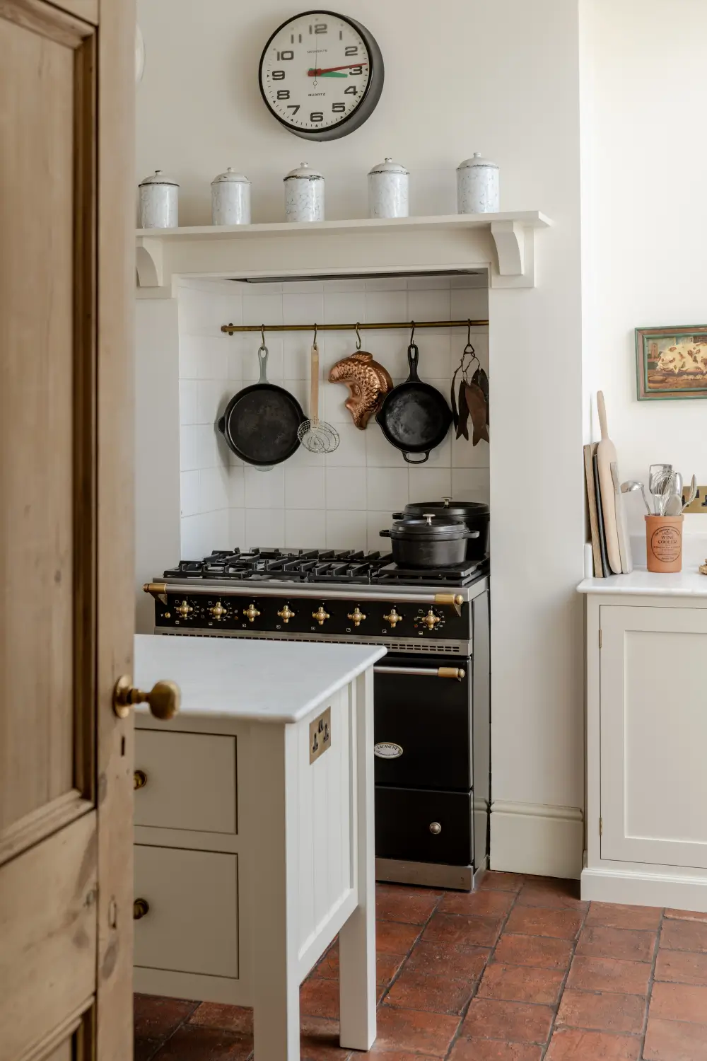 A Light Palette and Restored Elements in a Double-Fronted Victorian House 9 double-fronted-victorian-house-east-london-nordroom