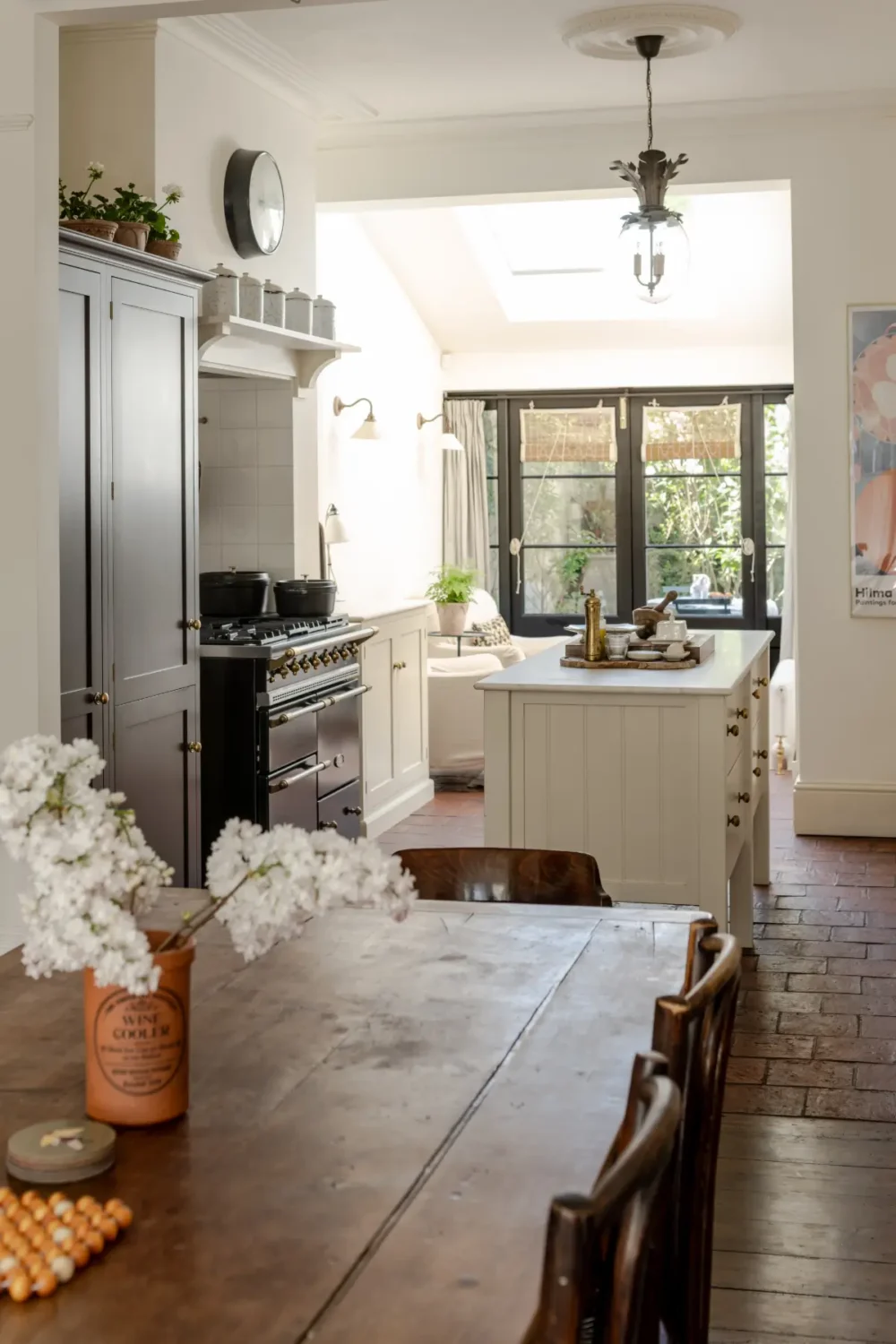 A Light Palette and Restored Elements in a Double-Fronted Victorian House 12 double-fronted-victorian-house-east-london-nordroom