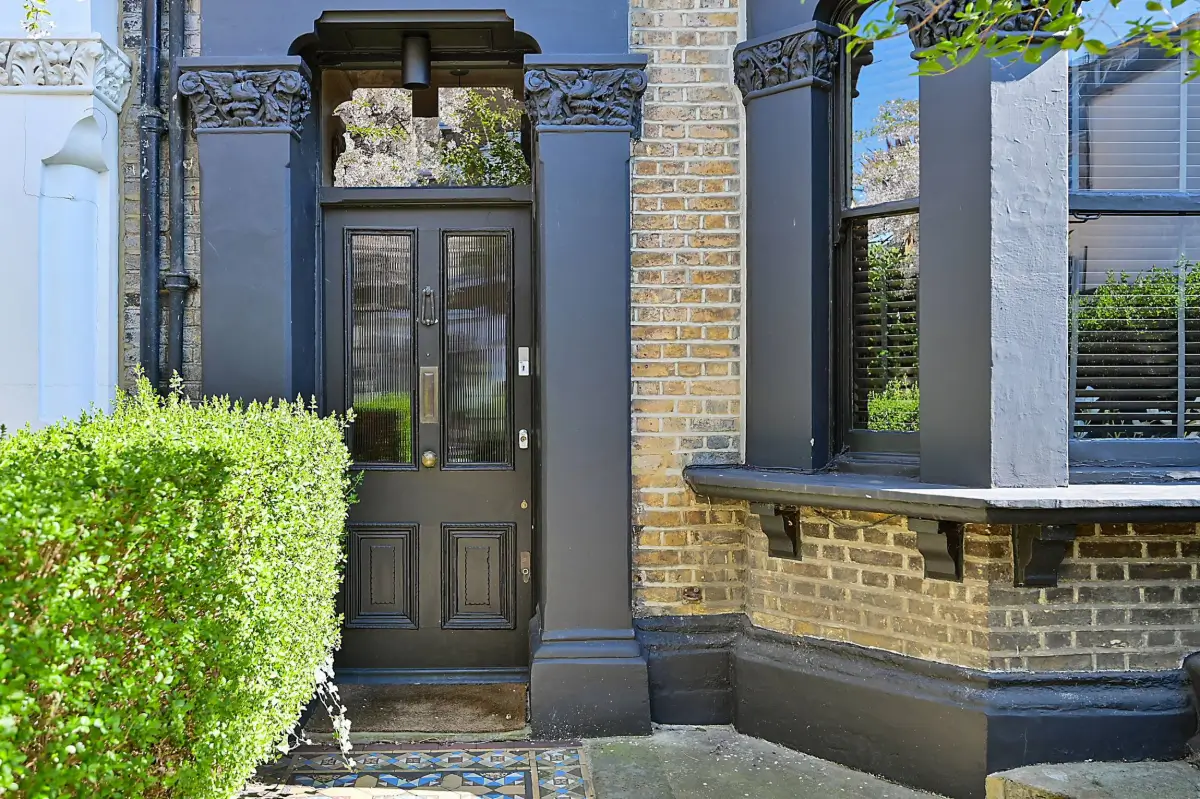 This West-London Period House Doesn't Shy Away from Dark Colors and It's Magnificent 32 dramatic-interiors-period-features-london-historic-home-nordroom