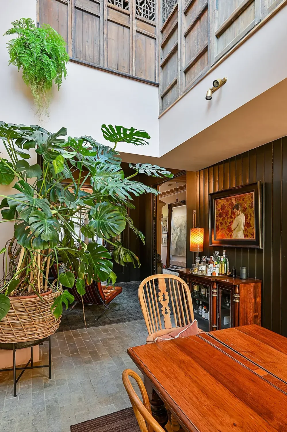 This West-London Period House Doesn't Shy Away from Dark Colors and It's Magnificent 6 dramatic-interiors-period-features-london-historic-home-nordroom