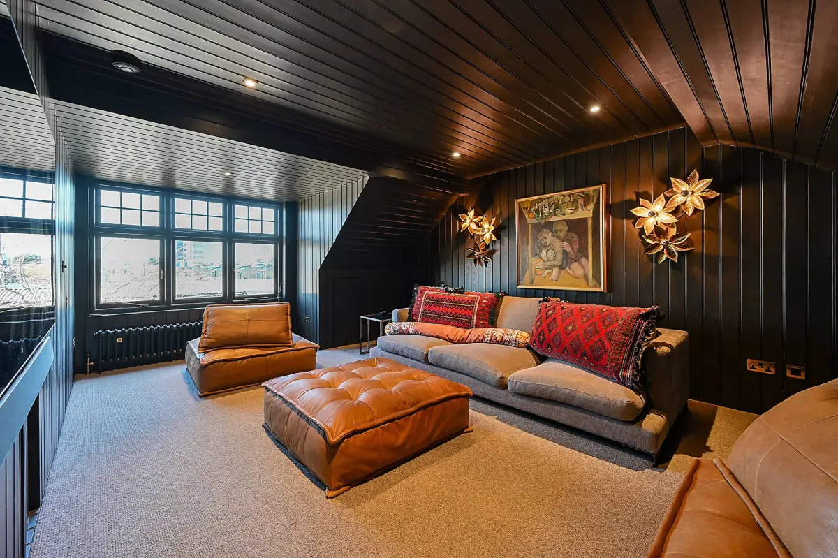 This West-London Period House Doesn't Shy Away from Dark Colors and It's Magnificent 29 dramatic-interiors-period-features-london-historic-home-nordroom