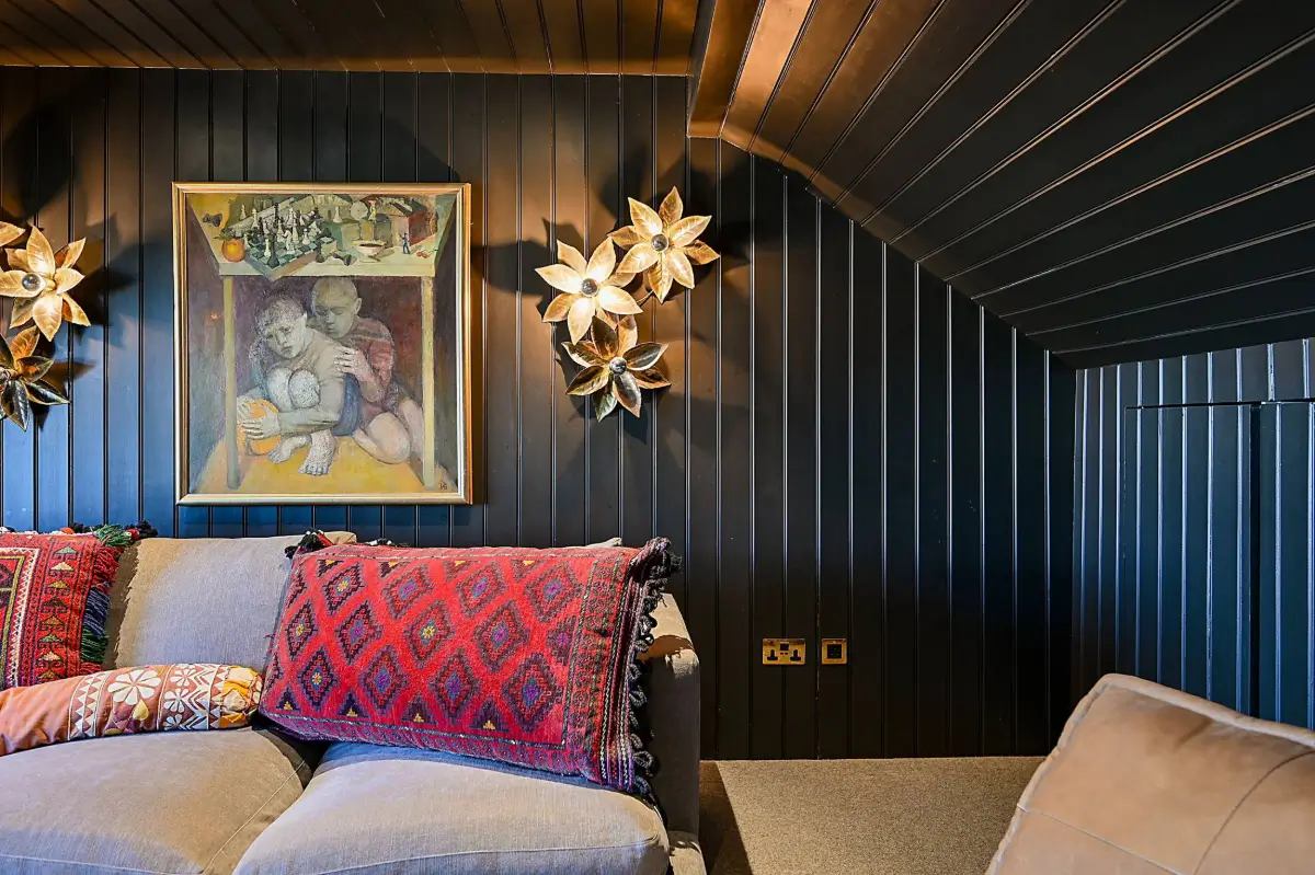 This West-London Period House Doesn't Shy Away from Dark Colors and It's Magnificent 30 dramatic-interiors-period-features-london-historic-home-nordroom