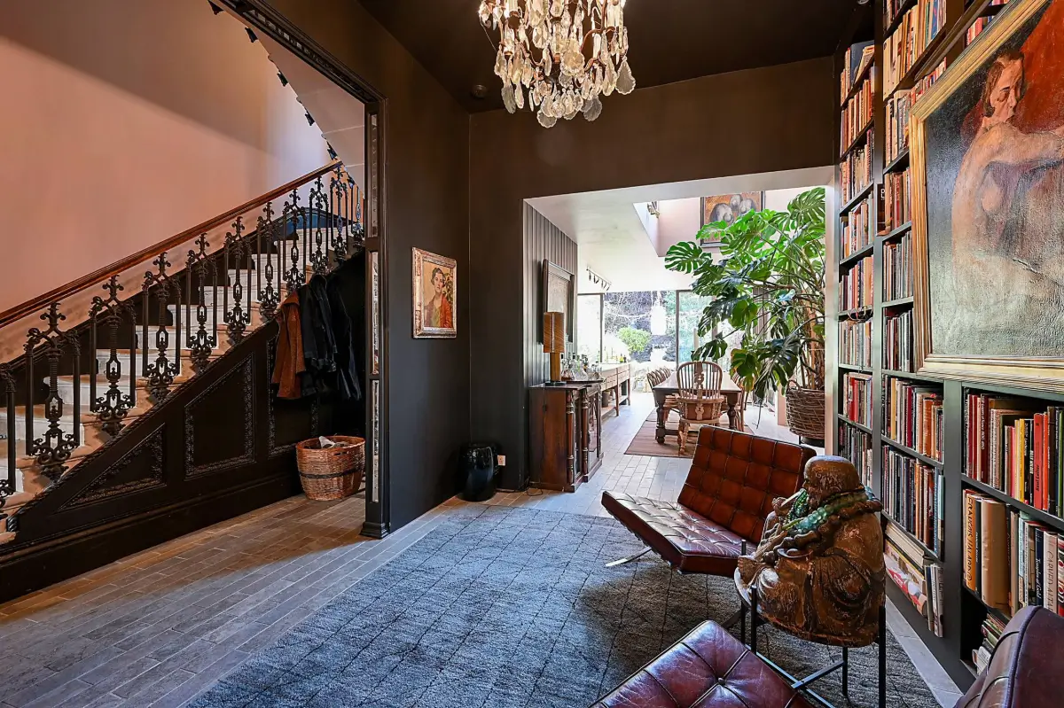 This West-London Period House Doesn't Shy Away from Dark Colors and It's Magnificent 5 dramatic-interiors-period-features-london-historic-home-nordroom