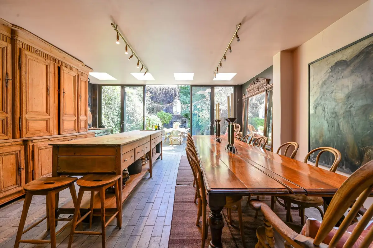 This West-London Period House Doesn't Shy Away from Dark Colors and It's Magnificent 7 dramatic-interiors-period-features-london-historic-home-nordroom