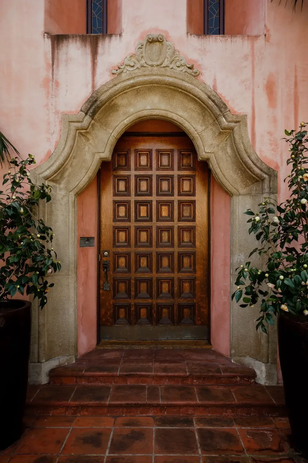 Old World Charm and Modern Comforts in a Pink Spanish-Style Los Feliz Villa 2 entry spanish style villa los feliz los angeles nordroom Old World Charm and Modern Comforts in a Pink Spanish-Style Los Feliz Villa