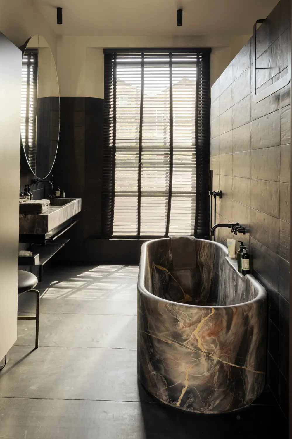 Grand Spaces Featuring Lush Velvet in a Reimagined Victorian Townhouse 33 islington-victorian-townhouse-modern-double-height-extension-nordroom