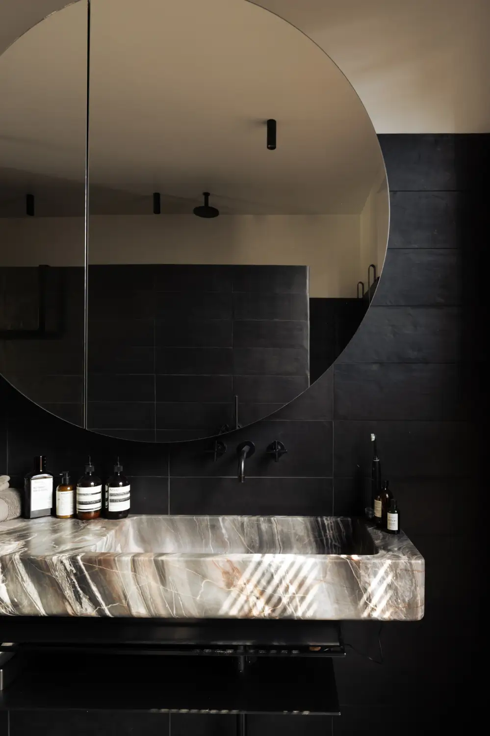 Grand Spaces Featuring Lush Velvet in a Reimagined Victorian Townhouse 35 islington-victorian-townhouse-modern-double-height-extension-nordroom