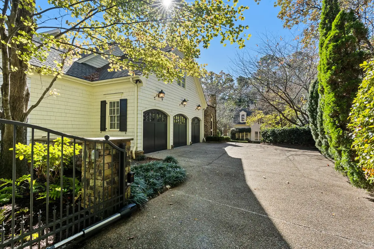Josh Brolin's Storybook Georgia Estate with Interiors by Pierce & Ward is For Sale 56 josh-brolin-georgia-home-pierce-and-ward-interiors-nordroom