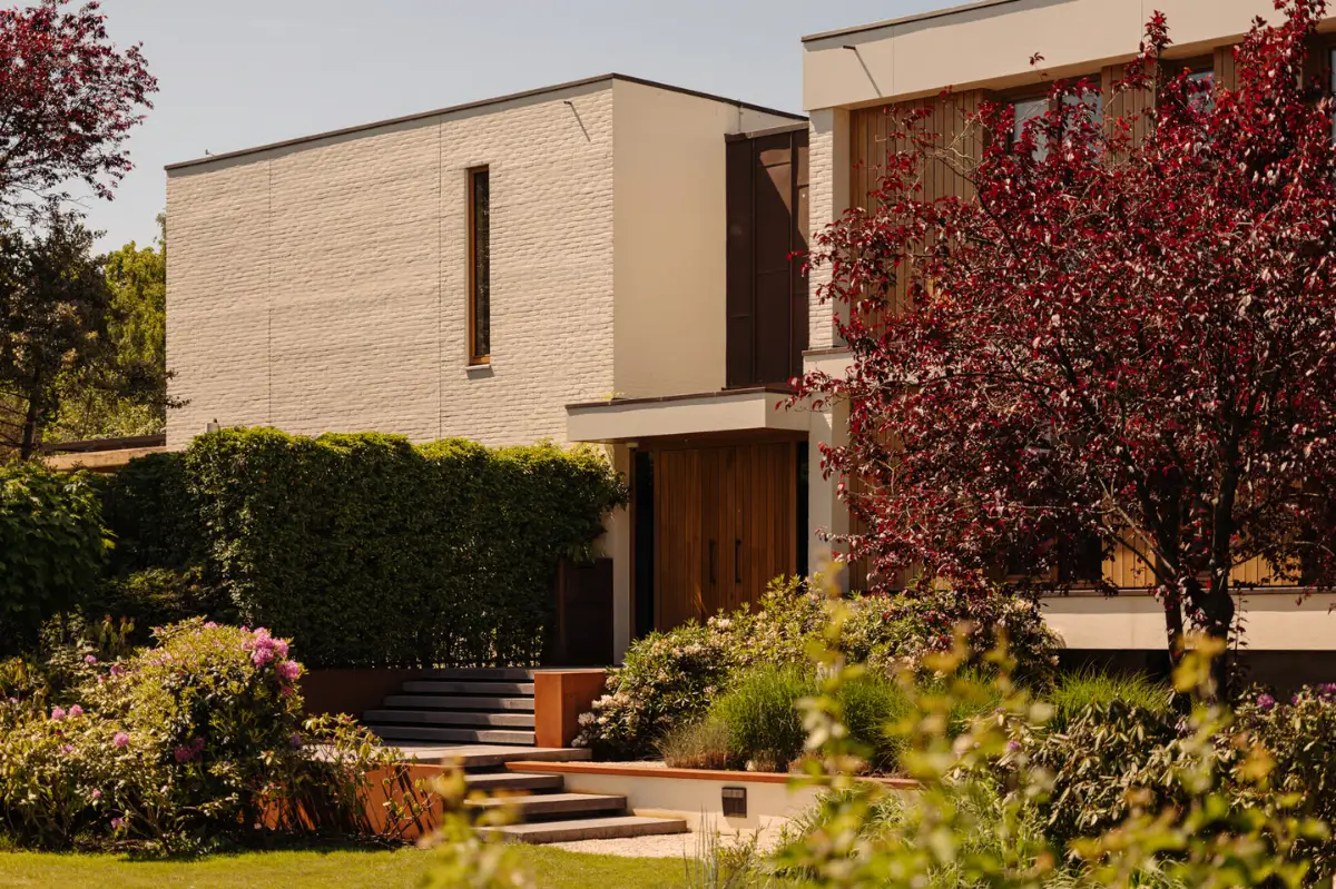 A Hidden Amsterdam Villa Designed for Art, Entertaining, and Everyday Family Living 1 luxurious-art-filled-modern-villa-amsterdam-nordroom