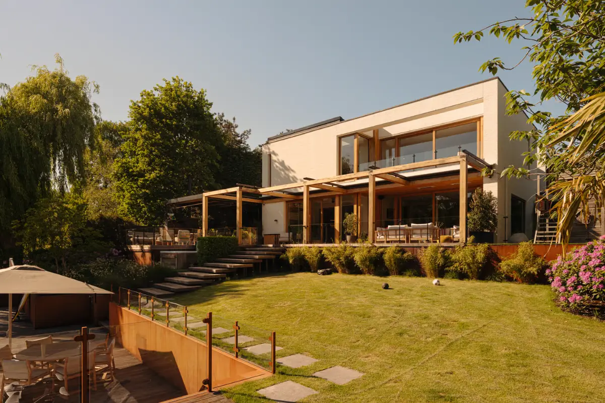 A Hidden Amsterdam Villa Designed for Art, Entertaining, and Everyday Family Living 2 luxurious-art-filled-modern-villa-amsterdam-nordroom